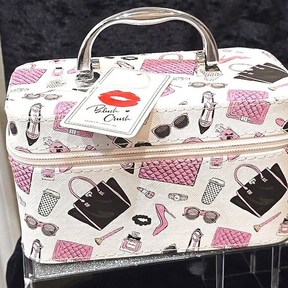Blush Crush Fashion Print Zip Around Cosmetic Traincase - Picture 3 of 7
